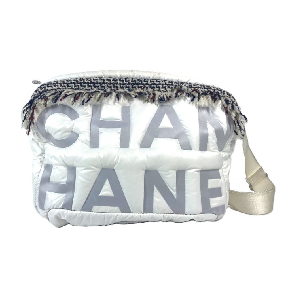 CHANEL White Shoulder Bag